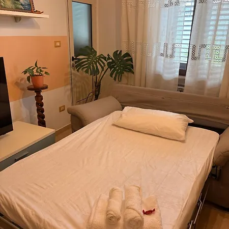 Cozy With Terrace - Casa Angela
