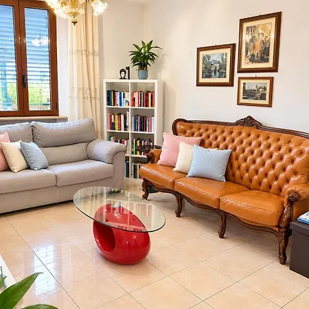 Cozy With Terrace - Casa Angela